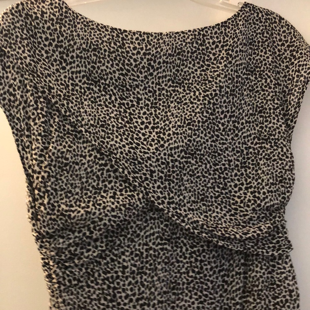 Sleeveless Black & white print slimming dress - Picture 3 of 4